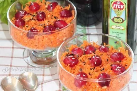 Салат из моркови, меда и орехов: шаг 4