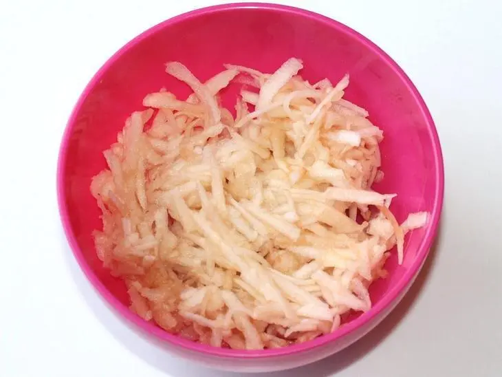 Салат из моркови с зеленым луком: шаг 1