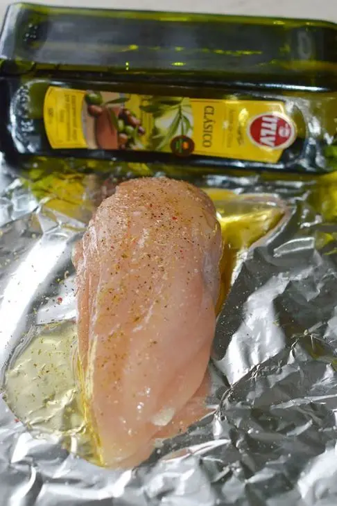 Запеченная куриная грудка и капустный микс на пару с лимонным соусом: шаг 1