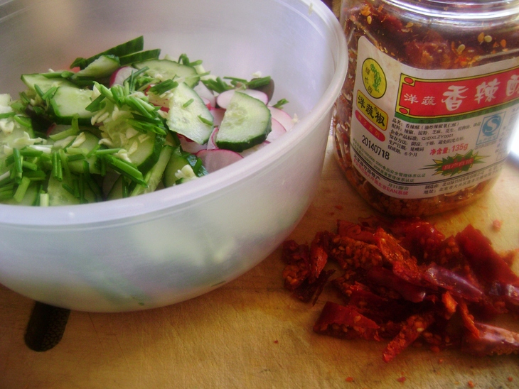 Ароматный салат из почек с овощами по-китайски: шаг 3