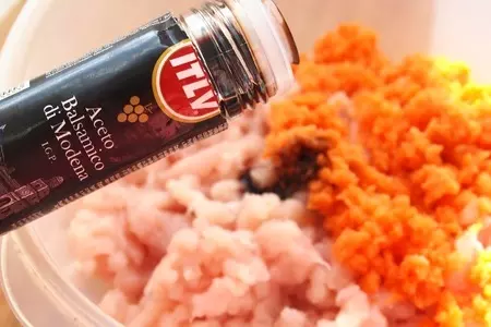 Куриные лепешки с оливками и льняной мукой: шаг 2