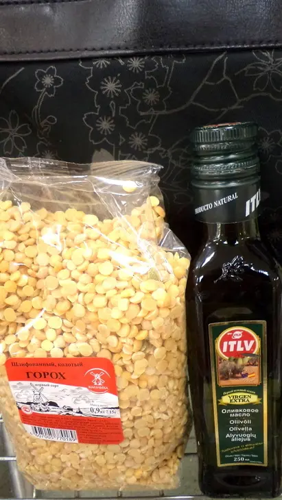Гороховый суп- пюре с маслинами и  кальмаром. низкокалорийно! для стройности и легкости!: шаг 1