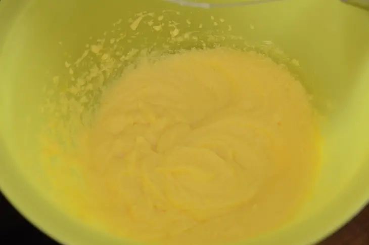 Шоколадный пирог с черносливом и грецкими орехами: шаг 3
