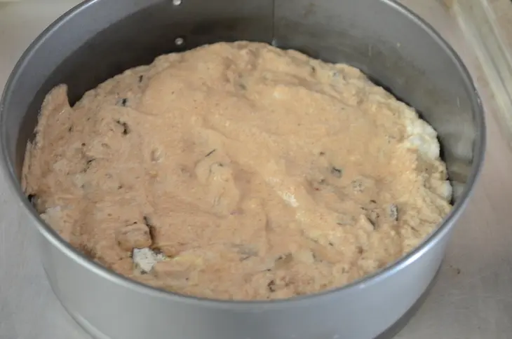 Шоколадный пирог с черносливом и грецкими орехами: шаг 5