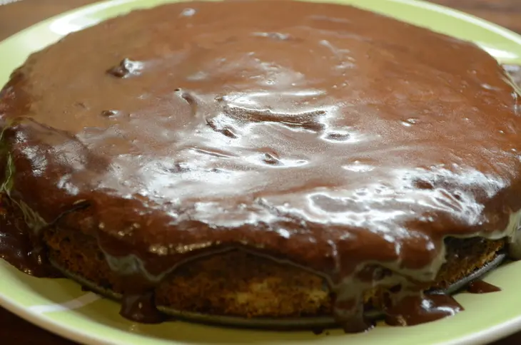 Шоколадный пирог с черносливом и грецкими орехами: шаг 7