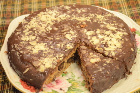 Шоколадный пирог с черносливом и грецкими орехами: шаг 8