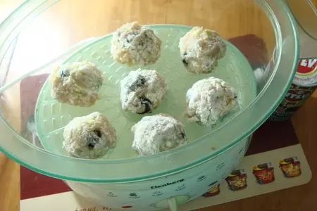 Куриные шарики с кабачком и маслинами.: шаг 6