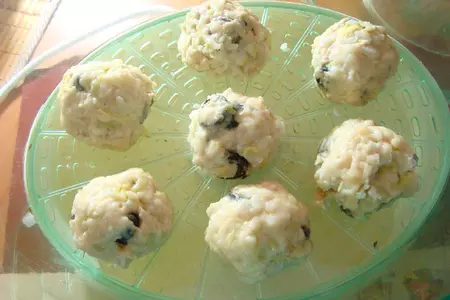 Куриные шарики с кабачком и маслинами.: шаг 7