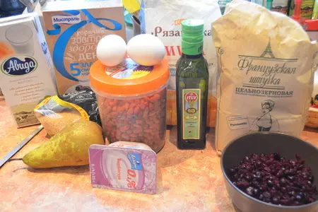 Мультизезновые маффины с чёрной смородиной: шаг 1