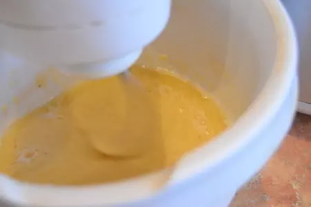 Мультизезновые маффины с чёрной смородиной: шаг 5