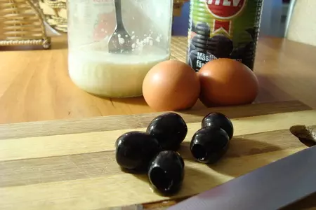 Омлет белковый с маслинами.: шаг 1