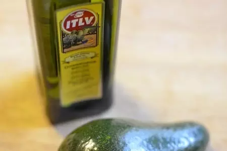 Бутерброды с авокадо и осьминогами.: шаг 2