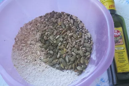 Паштет из оливок с ржаными хлебцами: шаг 1