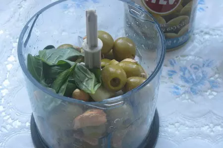 Паштет из оливок с ржаными хлебцами: шаг 4