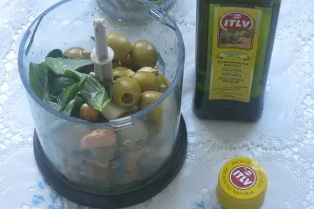 Паштет из оливок с ржаными хлебцами: шаг 5