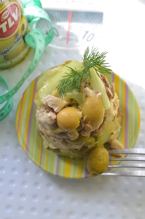 Салат с оливками и стеблями сельдерея: шаг 9