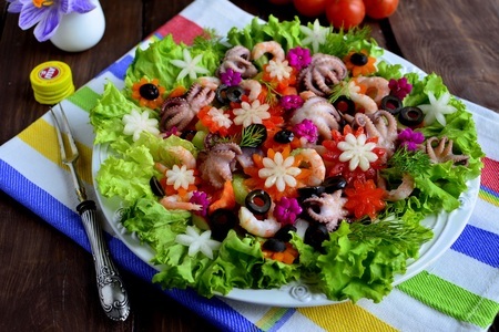 Салат с осьминогами и маслинами «цветочная поляна»: шаг 7