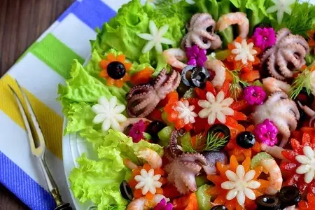 Салат с осьминогами и маслинами «цветочная поляна»: шаг 8