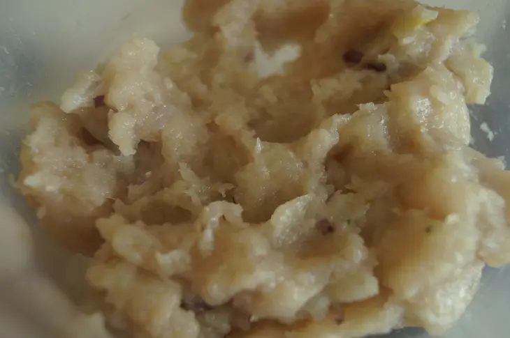 Салат с оливками и куриными фрикадельками: шаг 1