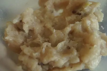 Салат с оливками и куриными фрикадельками: шаг 1