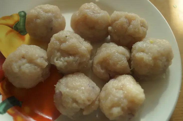 Салат с оливками и куриными фрикадельками: шаг 2