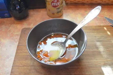 Салат с грушей, сыром бри и курагой: шаг 3