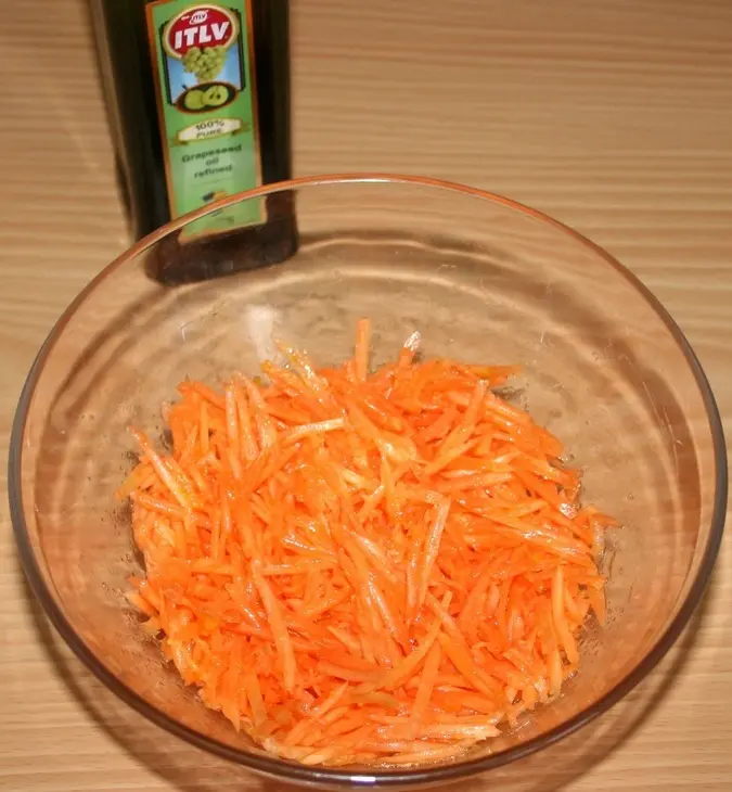 Морковный салат с грейпфрутом и креветками: шаг 2