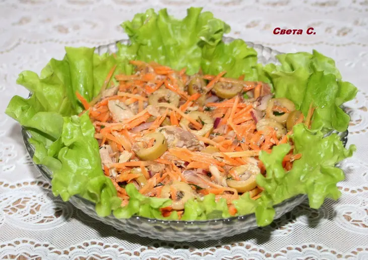 Салат с консервированным тунцом и оливками: шаг 5