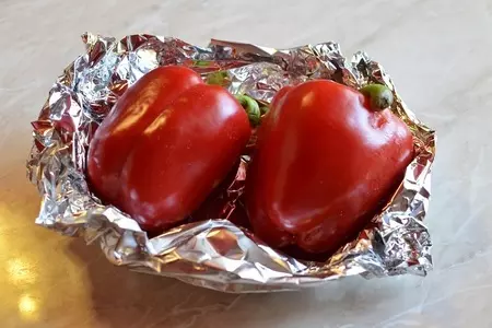 Закуска в банке из брынзы с тунцом, запеченной  стручковой фасолью и сладким перцем.: шаг 1
