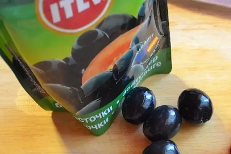 Закуска в банке из брынзы с тунцом, запеченной  стручковой фасолью и сладким перцем.: шаг 5