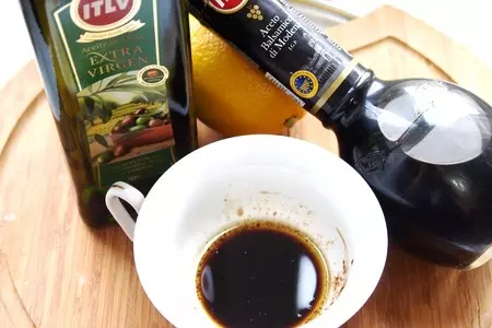 Огуречный салат с креветками, помидорами черри и оливками: шаг 5