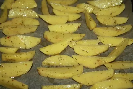 Пивное плато: соломка из курицы, картофельные дольки, каре ягненка + белый соус: шаг 4