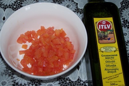 Тартар из помидоров и зелени с баклажаном и маслинами: шаг 1