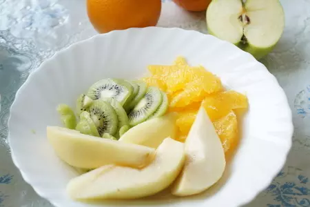 Фруктовый салат в апельсиновых корзинках: шаг 3