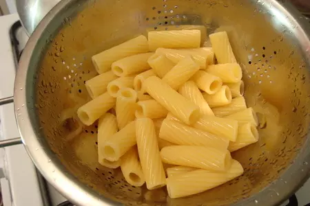 Салат с тунцом и tortiglioni.: шаг 4