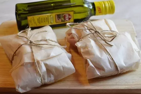 Нежная  курочка, в лимонно- медовом маринаде запеченная в пергаменте.: шаг 8