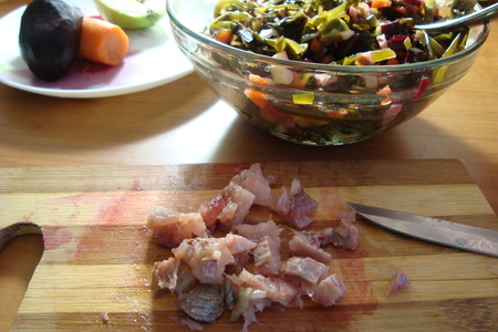 Салат с морской капустой,овощами и сельдью.: шаг 4