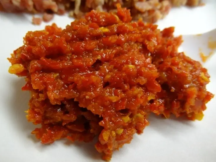 Баклажаны с аджикой, беконом и чесноком: шаг 4