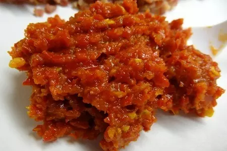 Баклажаны с аджикой, беконом и чесноком: шаг 4