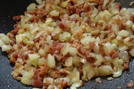 Баклажаны с аджикой, беконом и чесноком: шаг 6