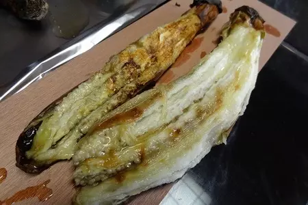 Баклажаны с аджикой, беконом и чесноком: шаг 7
