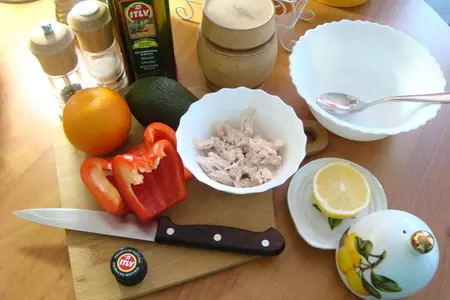 Салат с курицей,авокадо и апельсином.: шаг 1