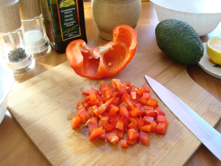 Салат с курицей,авокадо и апельсином.: шаг 2
