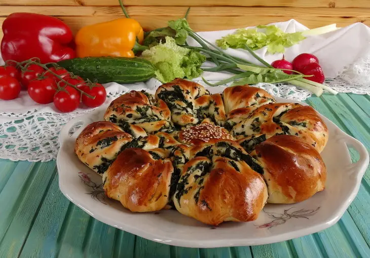 Летний пирог со шпинатом и оливками.: шаг 8