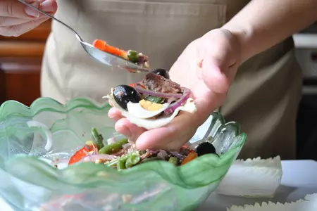 Закуска с тунцом и маслинами а-ля нисуаз в новом свете: шаг 12