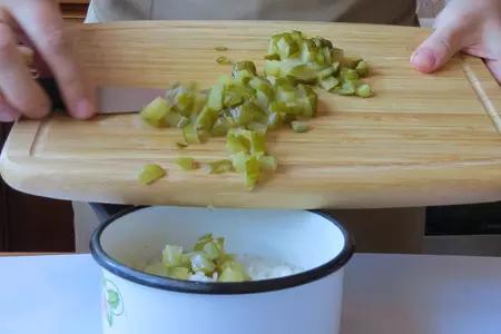 Фаршированные кальмары в томатном соусе с оливками: шаг 1