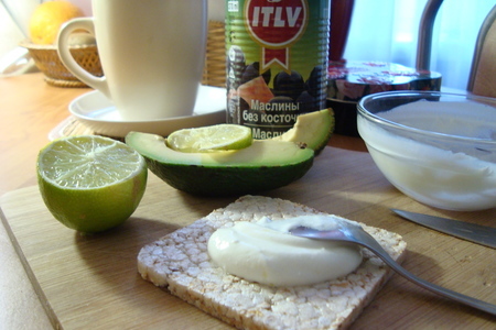 Тост с авокадо и маслинами (завтрак): шаг 1