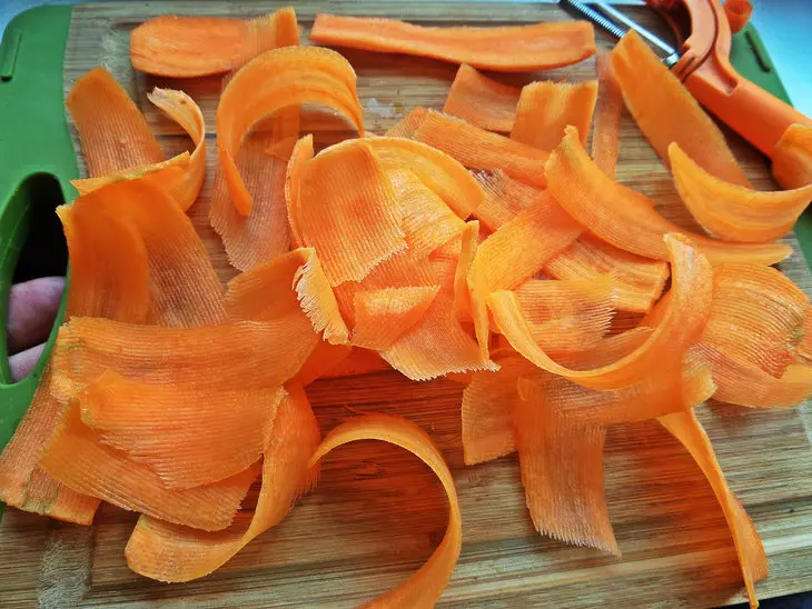Морковный салат с оливками и рукколой: шаг 1