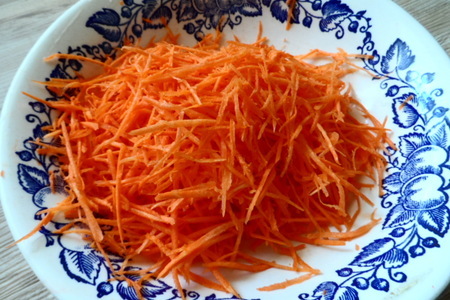 Салат с морковью и огурцами,острый.: шаг 1