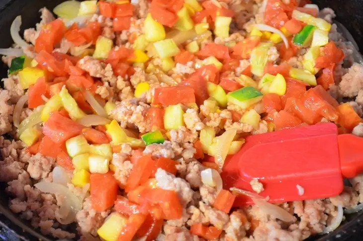 Булочки  с мясом и овощами: шаг 4